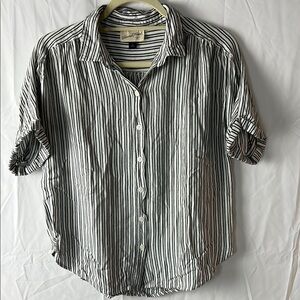 Universal Thread Black and White Button Down Shirt